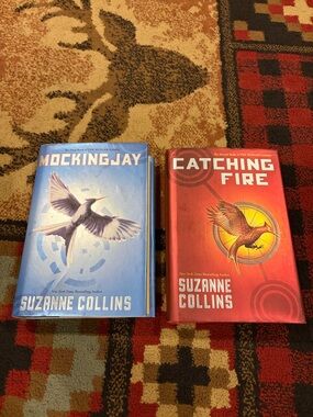 FIRM-Mockingjay and Catching Fire hardcover book bundle